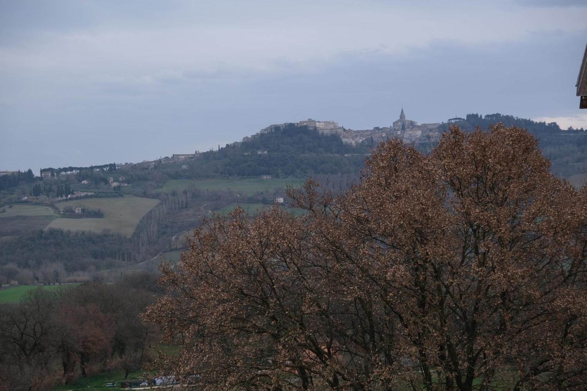 Joy'S Nest Appartement Todi Buitenkant foto